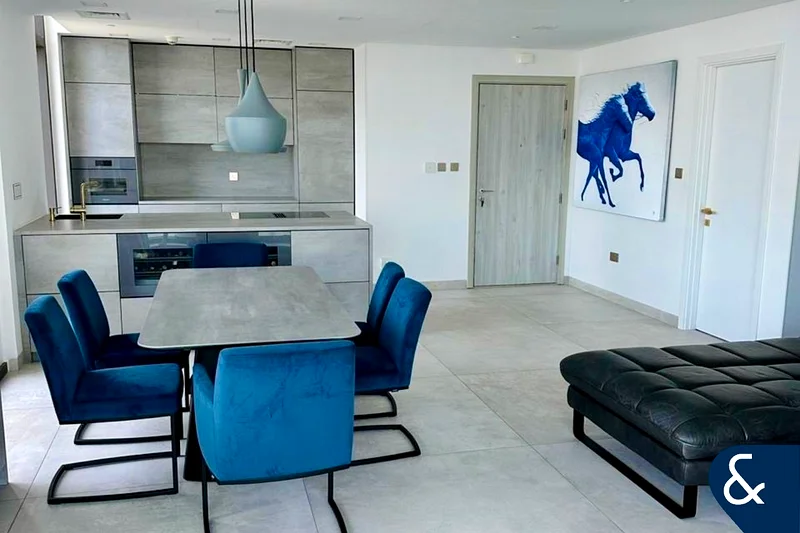 Upgraded  | Corner Unit  | Prime Location64025806560513112