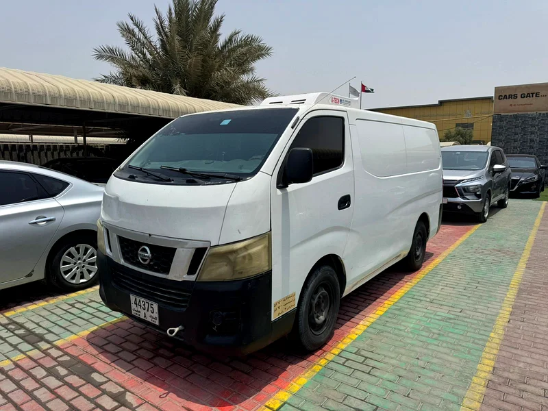 نيسان اورفان 2013 أبيض63484032012162111