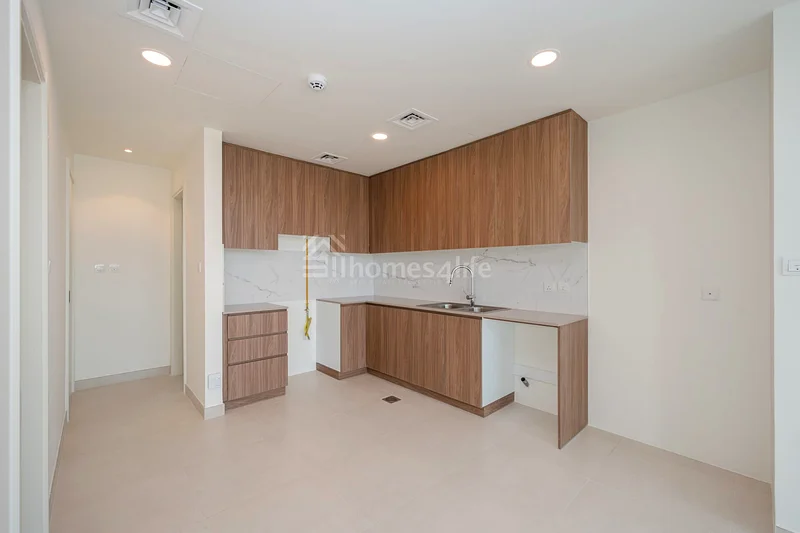 Elegant And Luxurious | Single Row | Vacant63737730210817113
