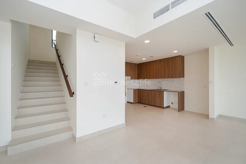 Elegant And Luxurious | Single Row | Vacant63737730210817112