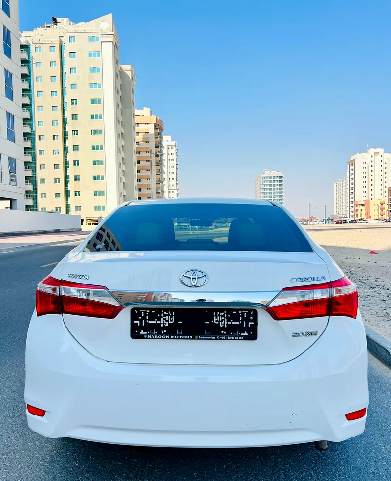 TOYOTA COROLLA 2.0 ENGINE 2015 MODEL WHITE GCC SPECS LESS KM REF.991263484505261187113