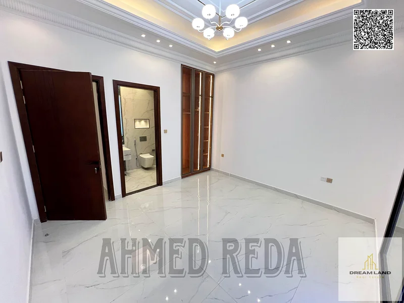 فيلا فاخرة في موقع ممتاز. تشمل رسوم التسجيل والملكية. خمس غرف نوم مع سطح. تشطيب شخصي.63898224369795114