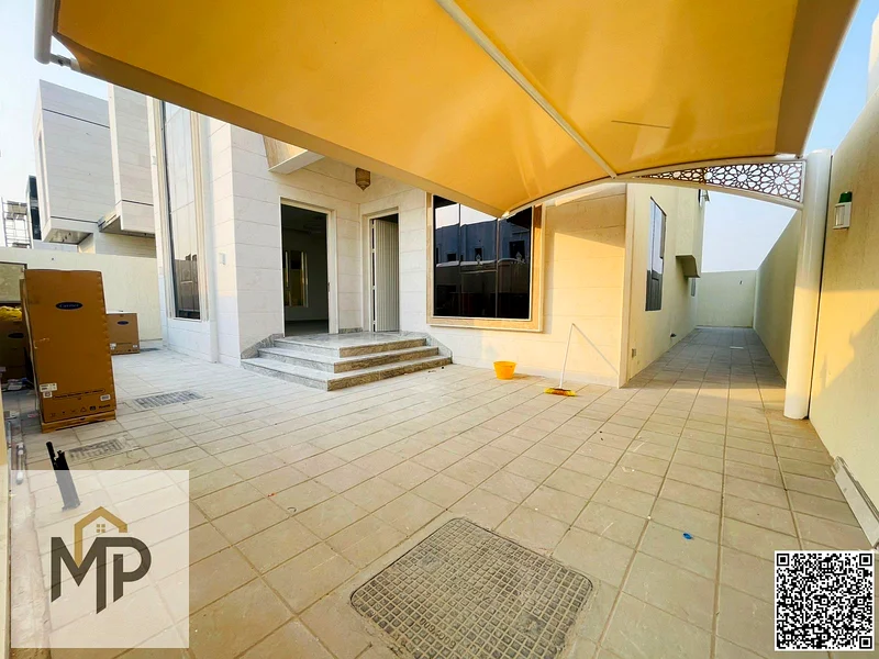 تشمل رسوم التسجيل والكهرباء والمياه وتكييف الهواء. تكييف مركزي. واجهة حجرية مقابل الحديقة مباشرةً. مع ال63897637900161114