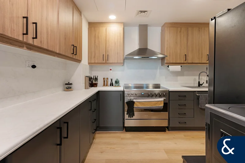 Fully Upgraded | Marina View | Vacant63936932140802114