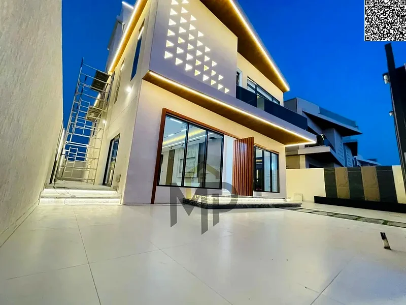 فرصة ذهبية مع تشطيبات مميزة وتصميم ممتاز في منطقة الهيليو 2 مقابل مجتمع أزها، وبسعر يشمل التسجيل63897637875458111