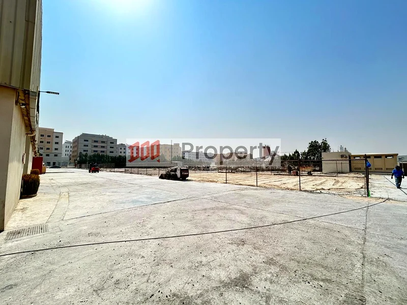 ساحة مفتوحة واسعة | جبل علي | مرخص من DED63616025204865113