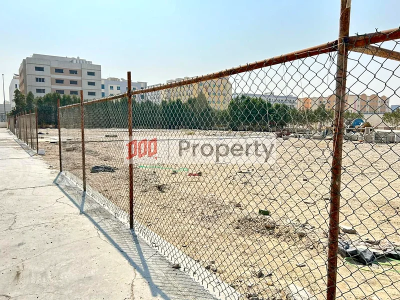 ساحة مفتوحة واسعة | جبل علي | مرخص من DED63616025204865111