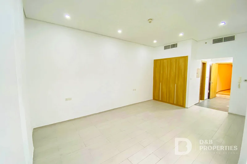 Available Now | Spacious | Ground Floor63763683592066111