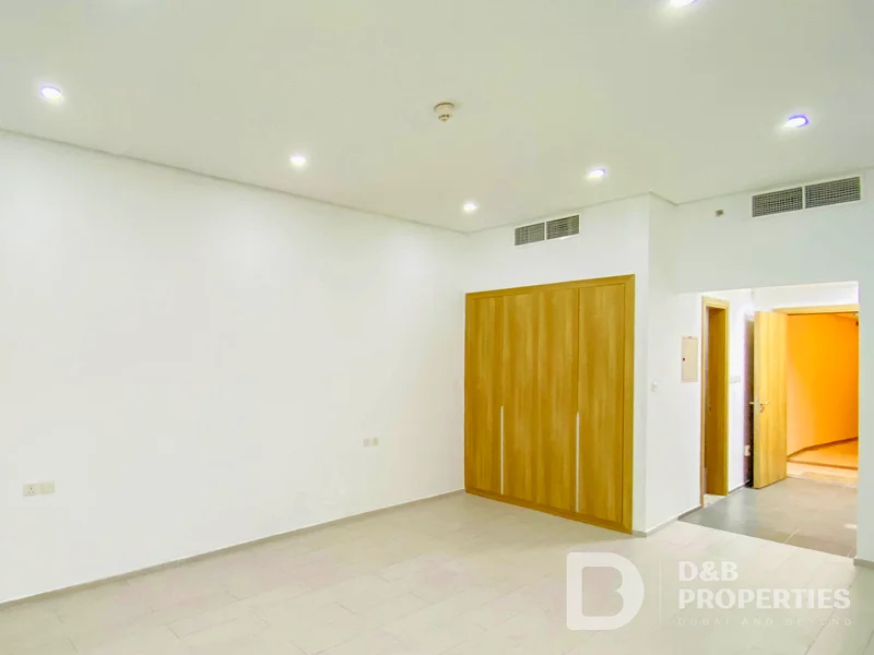 Available Now | Spacious | Ground Floor63763683592066114