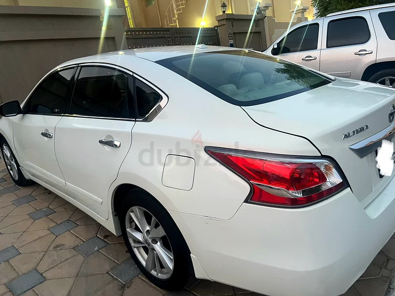 Altima2015 valid Mulkiya sunroof Excellent Condition63484252785282114