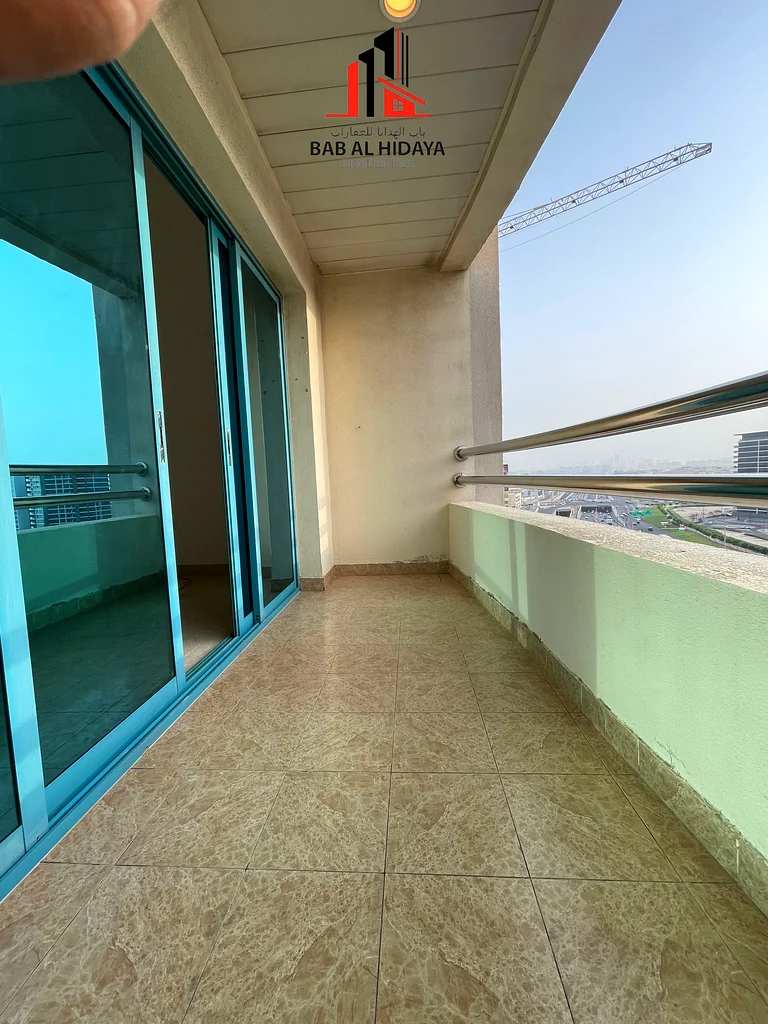 شقة من 3 غرف نوم مع غرفة خادمة بالقرب من محطة المترو لمزيد من المعلومات يرجى الاتصال63755415513730112