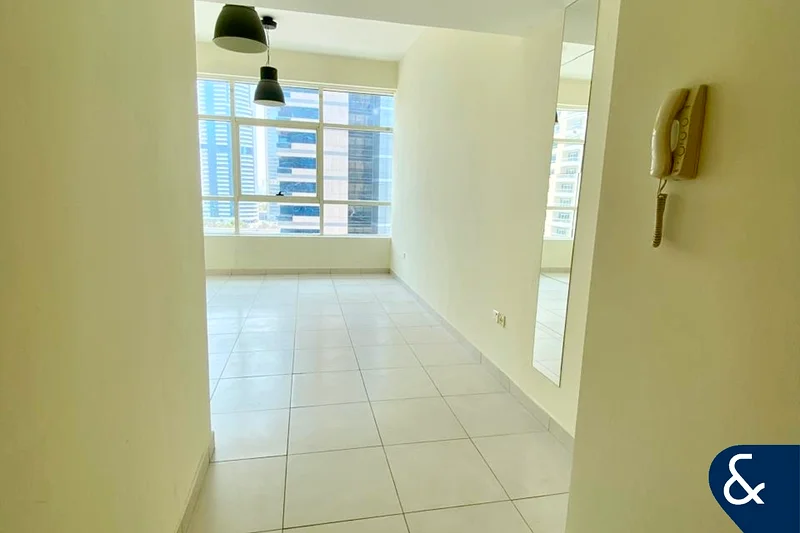 2 Bed | Unfurnished | Vacant | Close to tram63799763191811113