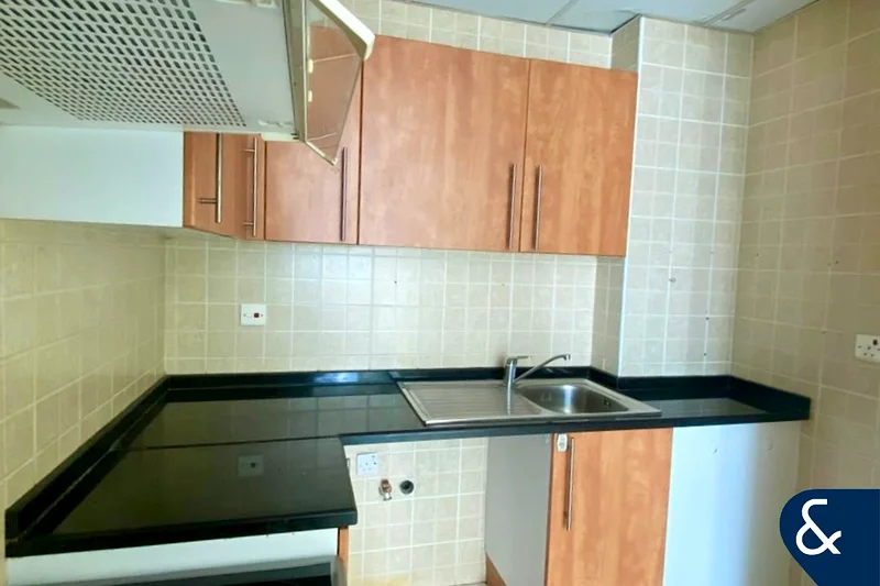 2 Bed | Unfurnished | Vacant | Close to tram63799763191811112