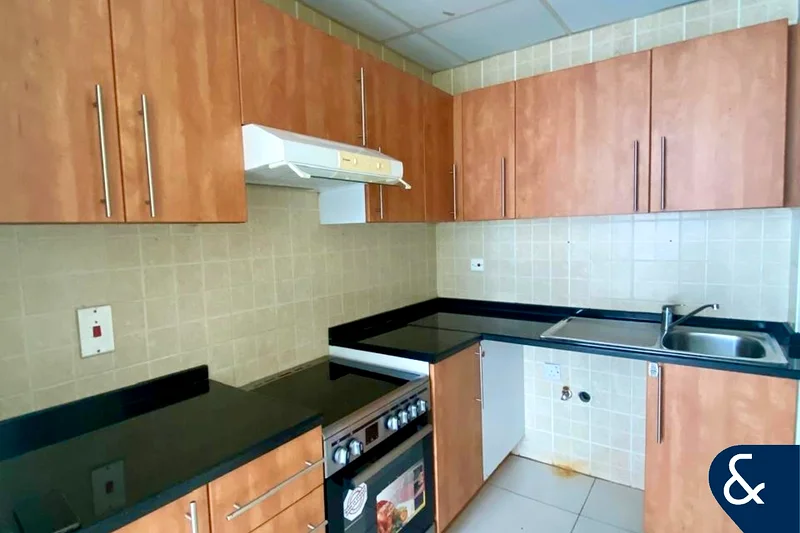 2 Bed | Unfurnished | Vacant | Close to tram63799763191811111