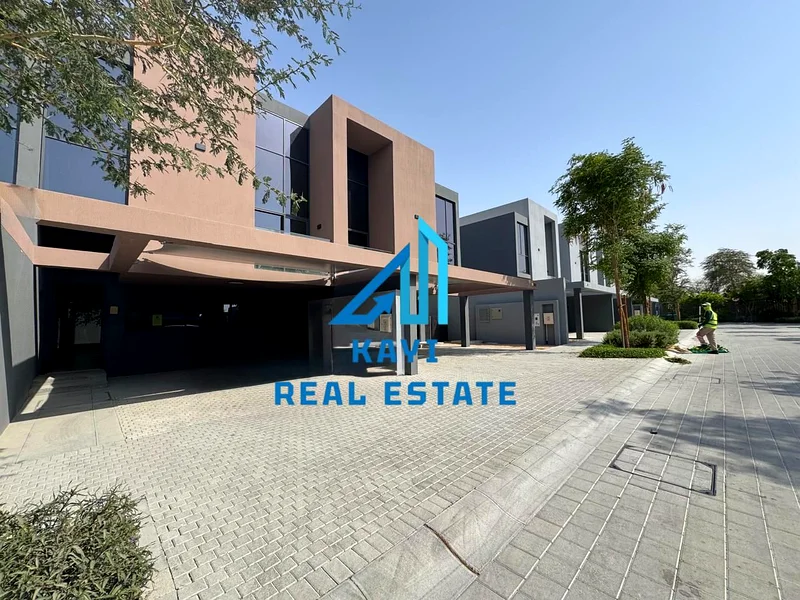 Spacious 2BHK Townhouse | 2,200 Sqft | Single Row | AED 110K63654746187394111