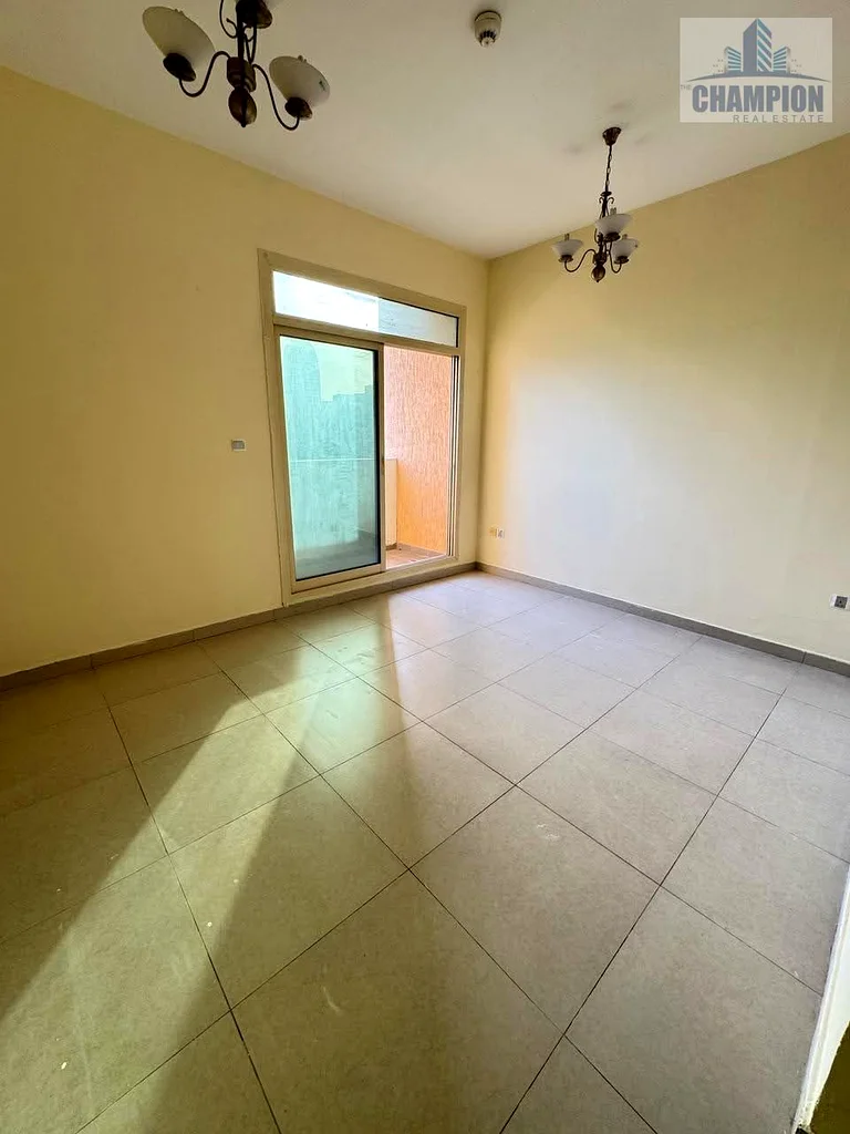 قلوب سيليكون أواسيس مجانًا 2BHK مع 2 شرفة جميع المرافق بالقرب من المخرج63746698974850113