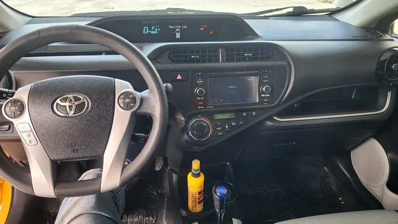 Toyota Prius C 2014 Gold 1.5L 463484220423041111