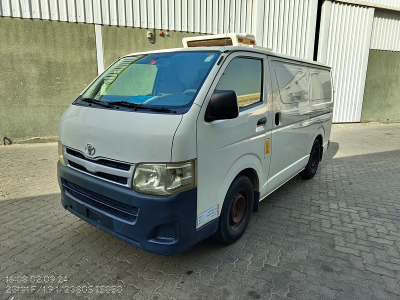 2014 TOYOTA HIACE CHILLER VAN - GCC - EXCELLENT CONDITION63484347847427111