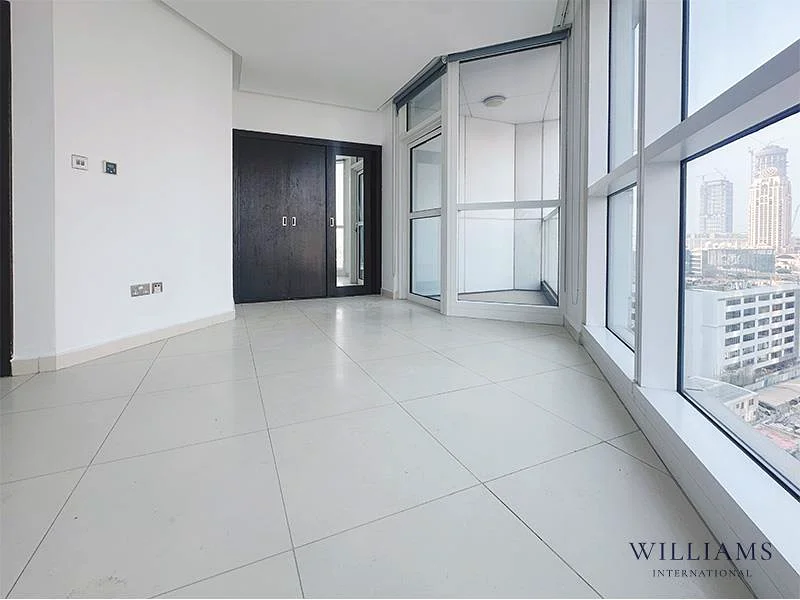 PERFECT LOCATION | HUGE LAYOUT | RENOVATED LOBBY64037800160387111