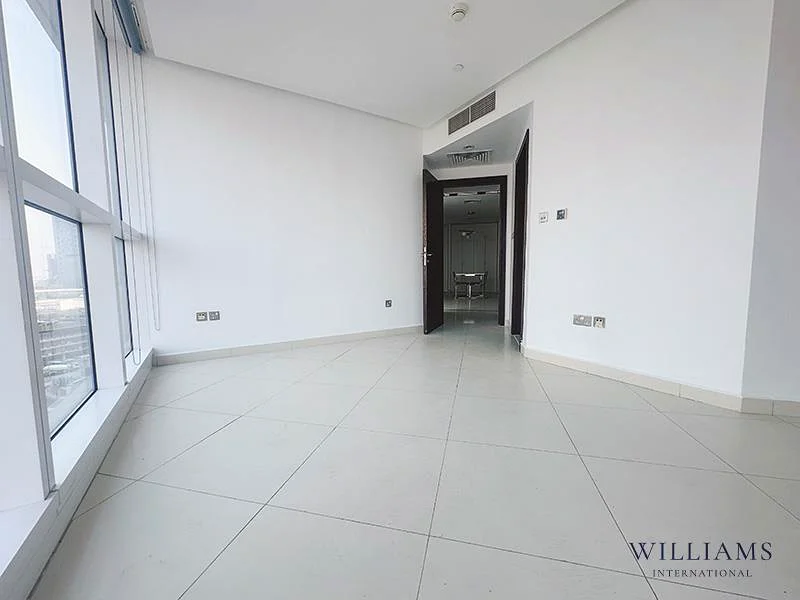 PERFECT LOCATION | HUGE LAYOUT | RENOVATED LOBBY64037800160387113