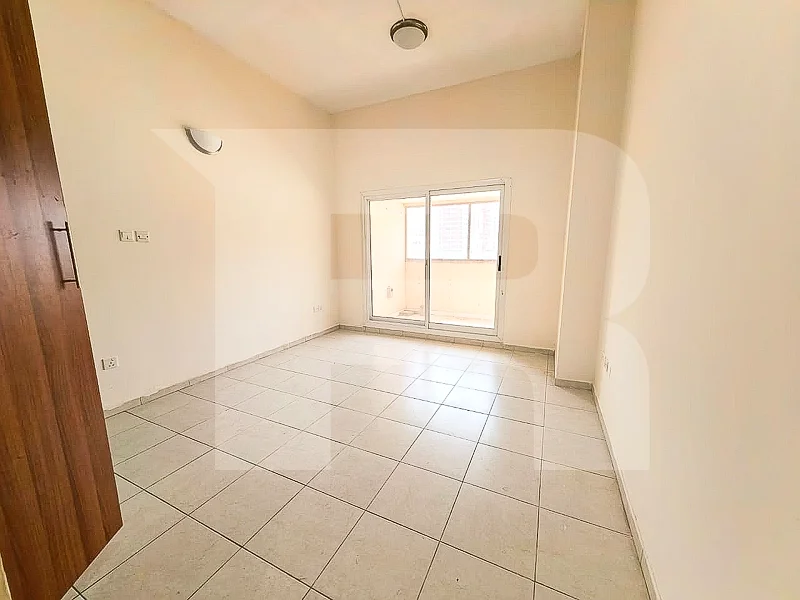 واسع | شرفة كبيرة | مطبخ مغلق63756586998529113