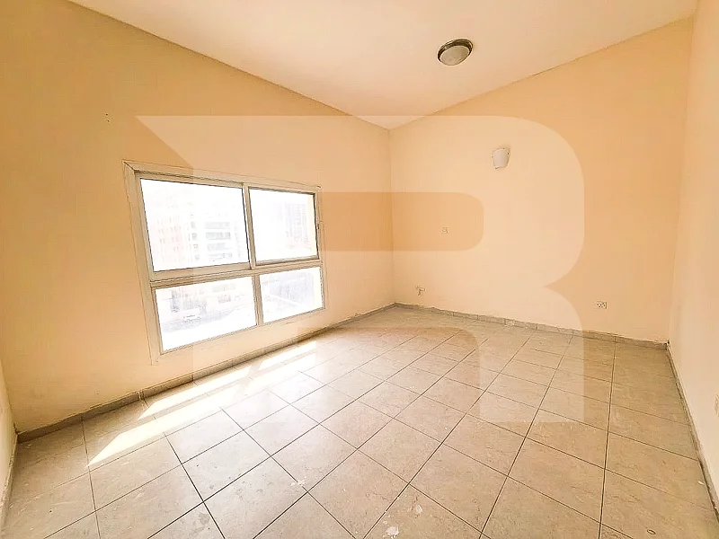 واسع | شرفة كبيرة | مطبخ مغلق63756586998529112