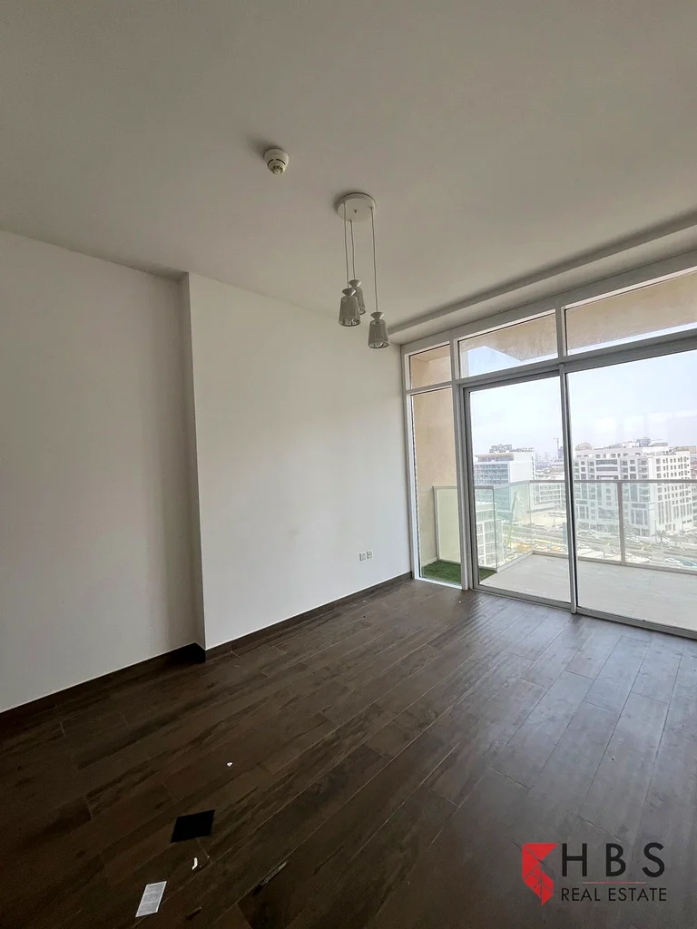 SPACIOUS 1 BR | GREAT LOCATION | LARGE TERRACE63780903837187112