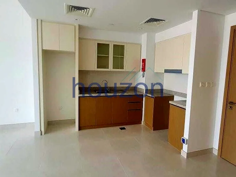 شقة بغرفة نوم واحدة مشرقة | طابق عالٍ | إطلالة على البحيرة | بدون رسوم تبريد63760310040577111