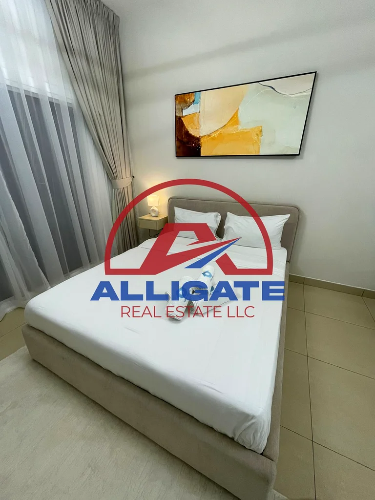 مؤثث بالكامل / طابق عالي / مع شرفة / تخطيط مريح /63778250470145113