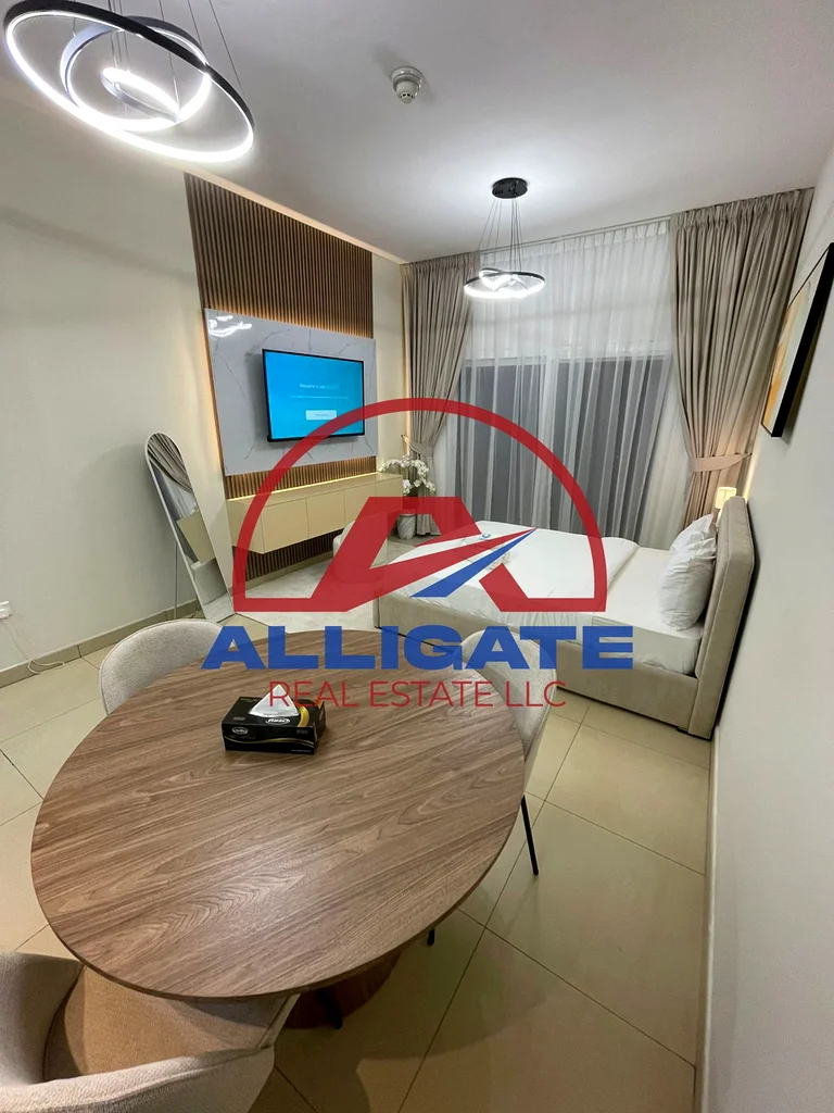 مؤثث بالكامل / طابق عالي / مع شرفة / تخطيط مريح /63778250470145112