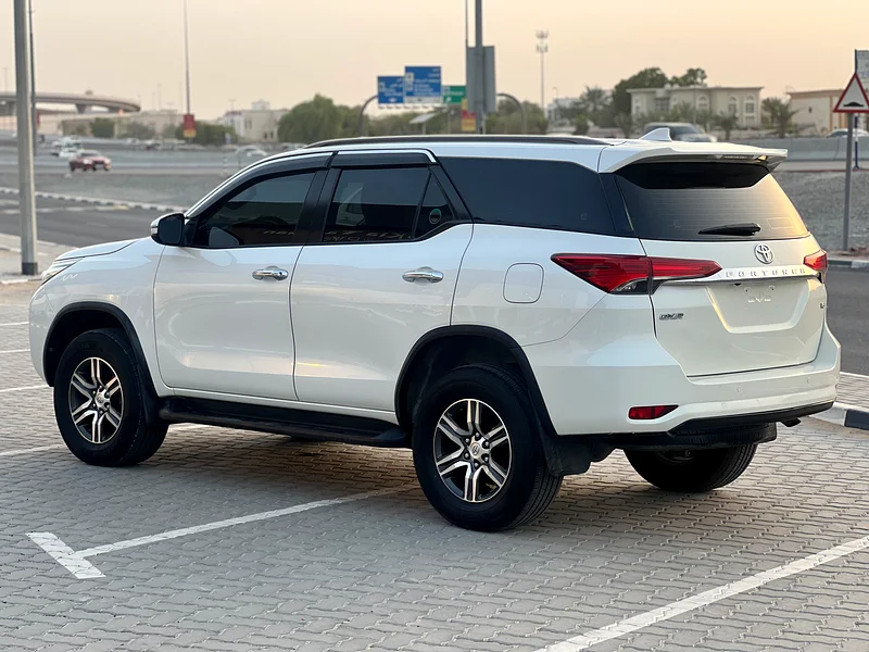 Toyota Fortuner V6, single owner from the agency, agency paint, in very excellent condition63484380663553114