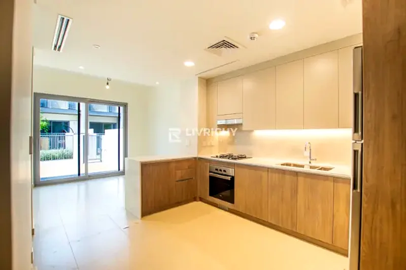 تصميم واسع | قريب من المسبح والمنتزه | بيع عقاري63930282691587112