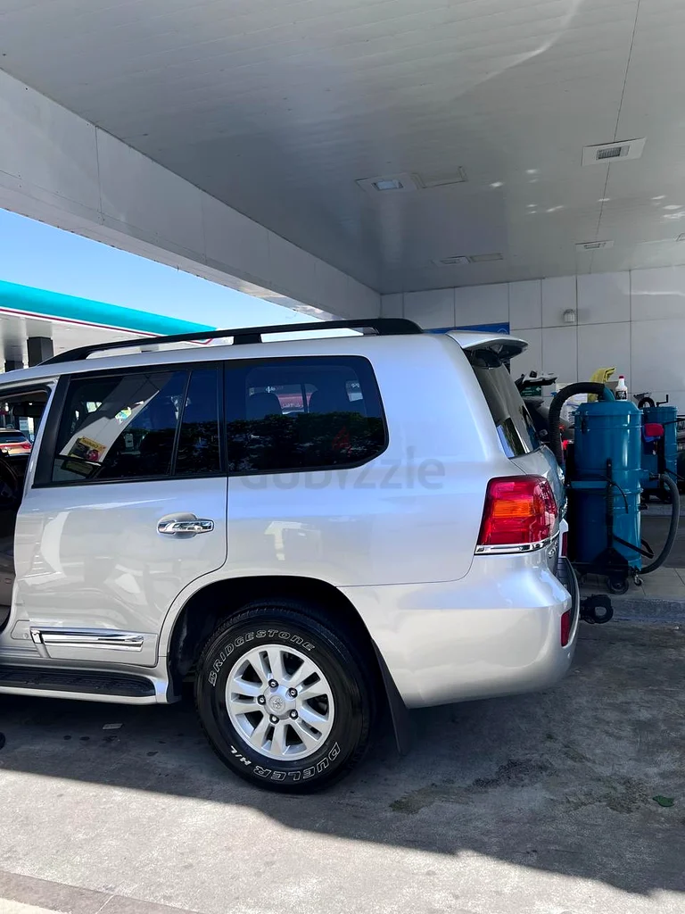 Toyota land cruiser 200 GXR v8 4.6 GCC full history Toyota AL-Futtaim63484694123907114