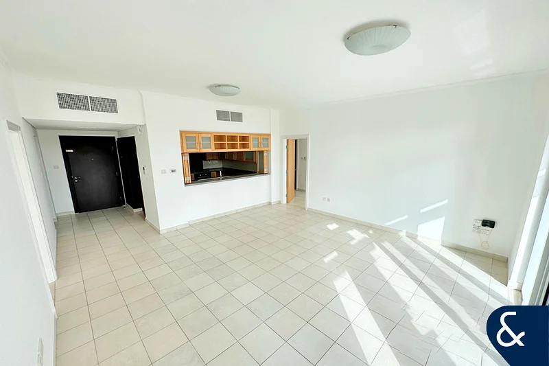 2 Bed | Full lake views | Great condition63921275809922113