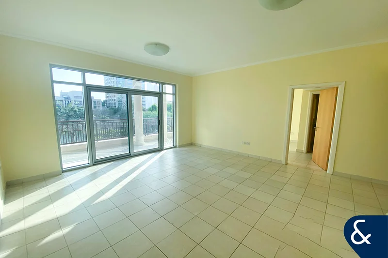 2 Bed | Full lake views | Great condition63921275809922112