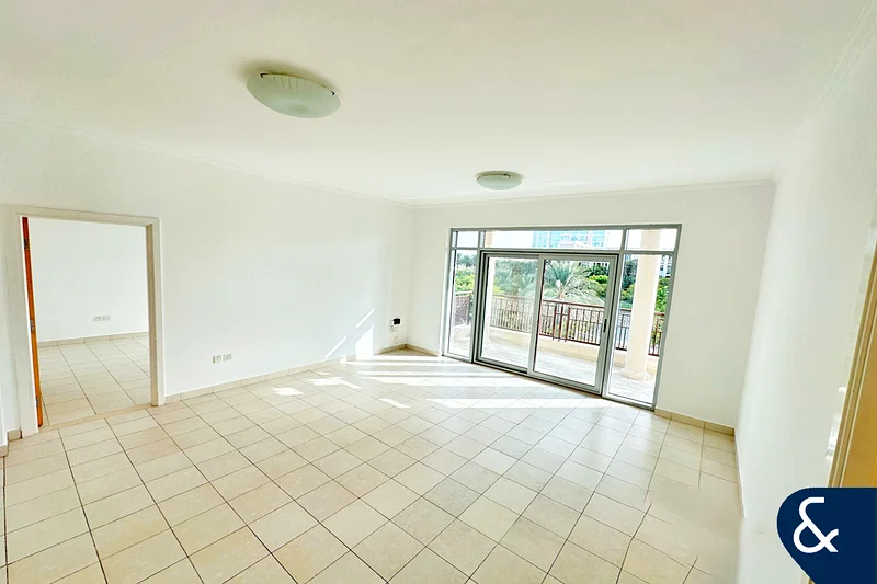 2 Bed | Full lake views | Great condition63921275809922111