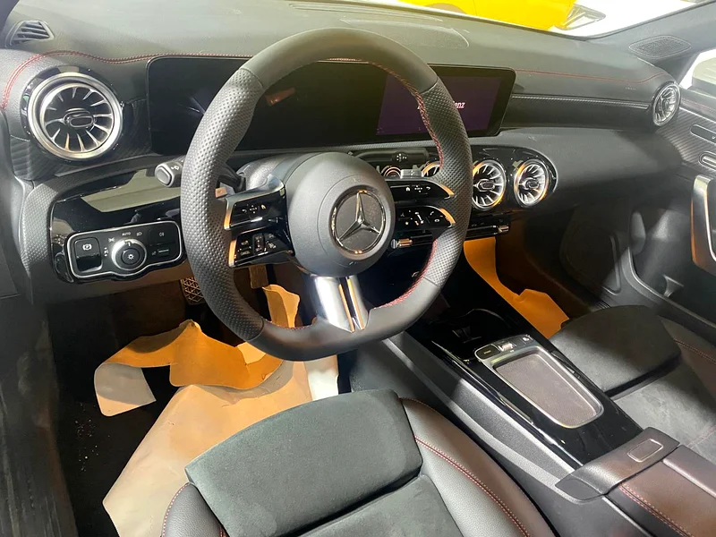 Mercedes A200 | full option Brand new63488379839874113