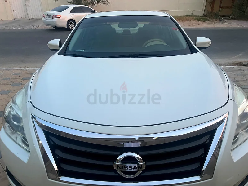 Altima2015 valid Mulkiya sunroof Excellent Condition63484252785282112