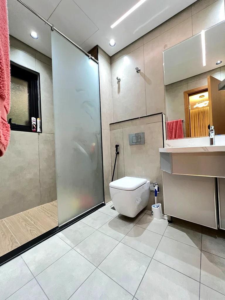Including registration and electricity and water and central AC 5 master bedroom with swimming pool63880510978051113