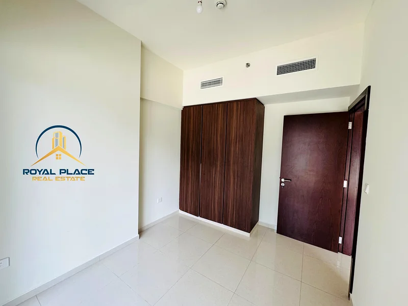 Unfurnished | Vacant | Pool And Park View63792017112322113