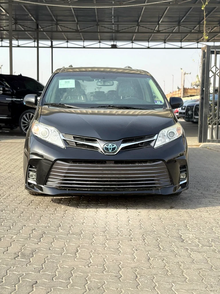 TOYOTA SIENNA 2015 LE63484283853954111