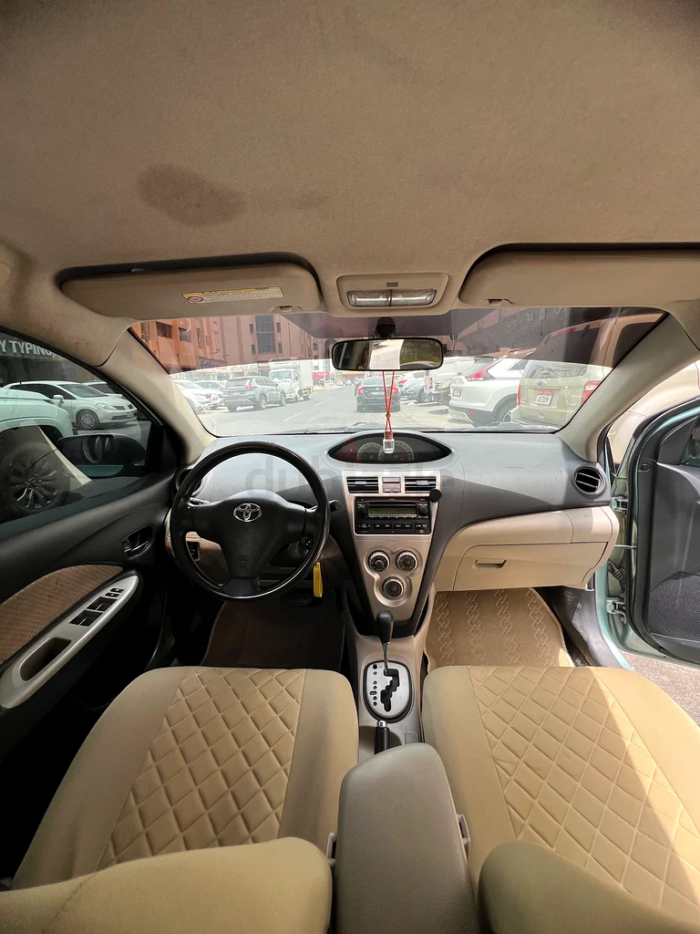 تويوتا ياريس بحالة جيدة63484537479170114