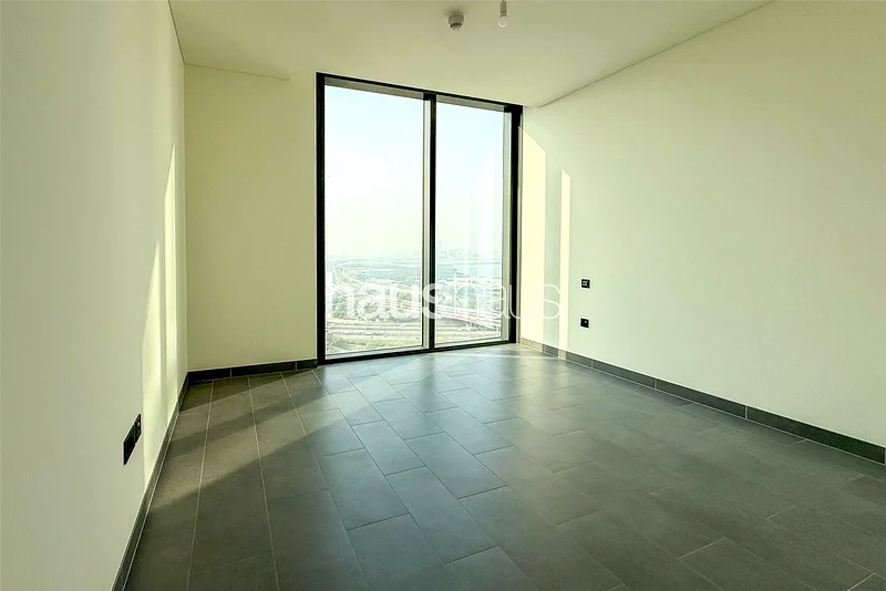 تصميم واسع | تشطيبات فاخرة | إطلالات على وسط المدينة63758957187841113