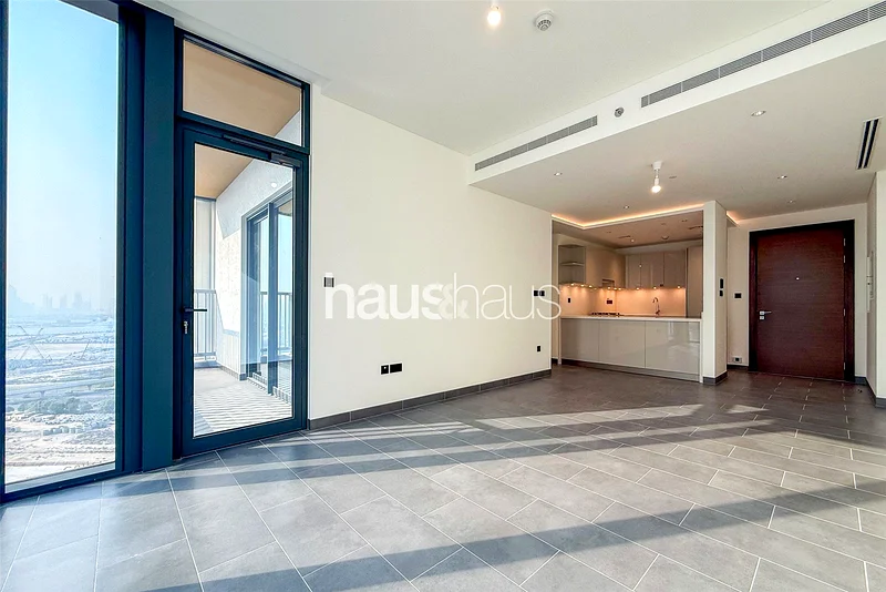 تصميم واسع | تشطيبات فاخرة | إطلالات على وسط المدينة63758957187841112