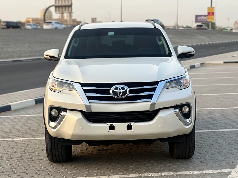 Toyota Fortuner V6, single owner from the agency, agency paint, in very excellent condition63484380663553112