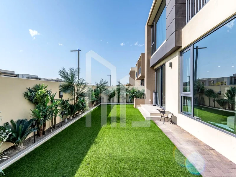 Single Row | Large Plot | Vacant63761238932098113