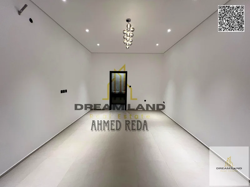 Directly from the owner, at a price including registration and ownership fees. Freehold for all nationalities.63896629434497114