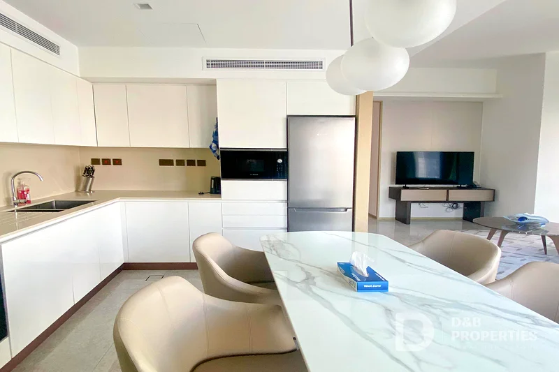 Waterfront | Furnished | Mid Floor | Spacious63761829832194112