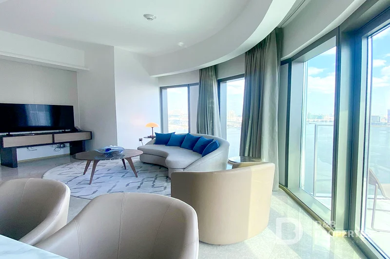Waterfront | Furnished | Mid Floor | Spacious63761829832194114