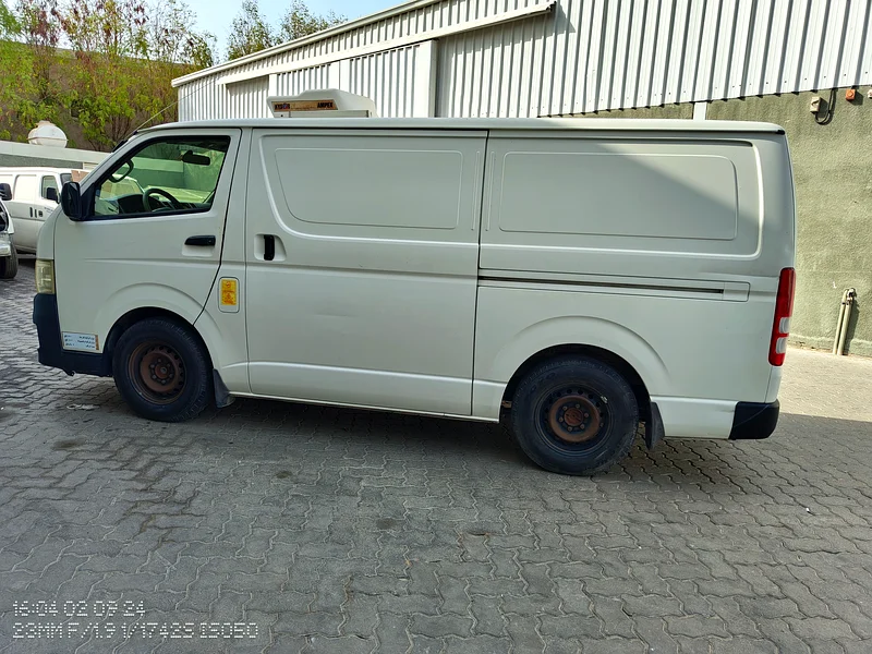 2014 TOYOTA HIACE CHILLER VAN - GCC - EXCELLENT CONDITION63484347847427112